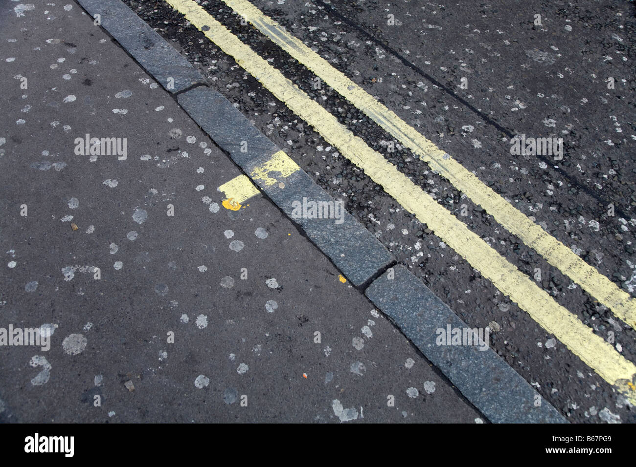 Chewing gum pavement litter hi-res stock photography and images - Alamy