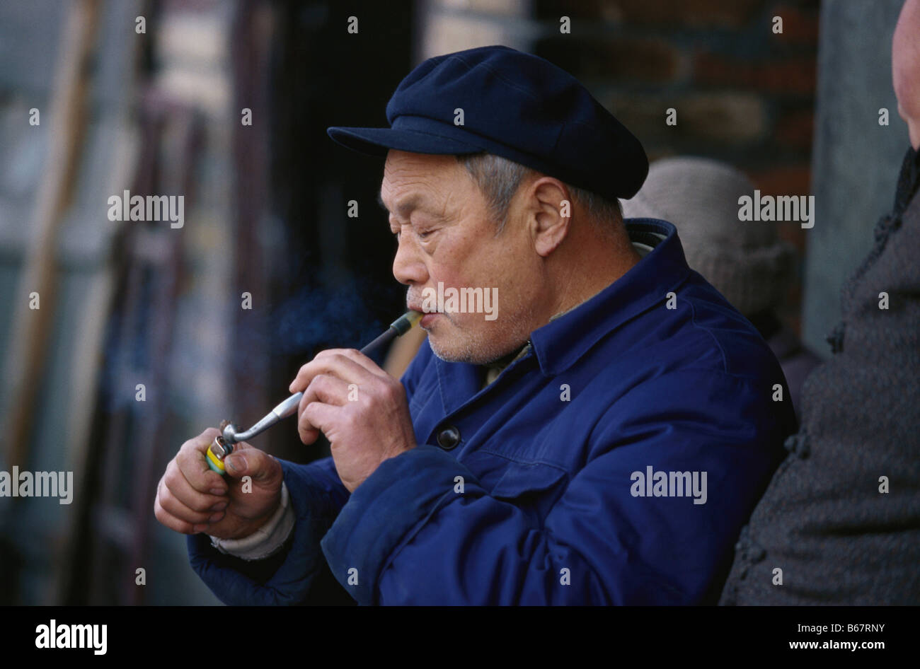 An old man smoking a pipe, Local Man, Chengdu, China Stock Photo