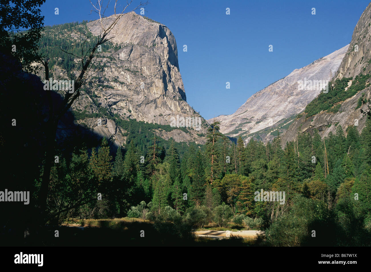 Mirror lake yosemite hi-res stock photography and images - Alamy