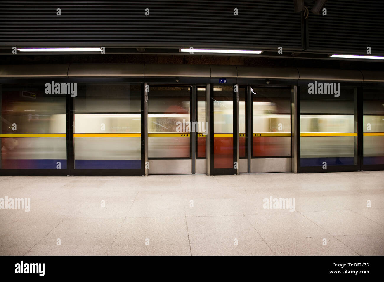 Canary wharf tube doors hi-res stock photography and images - Alamy