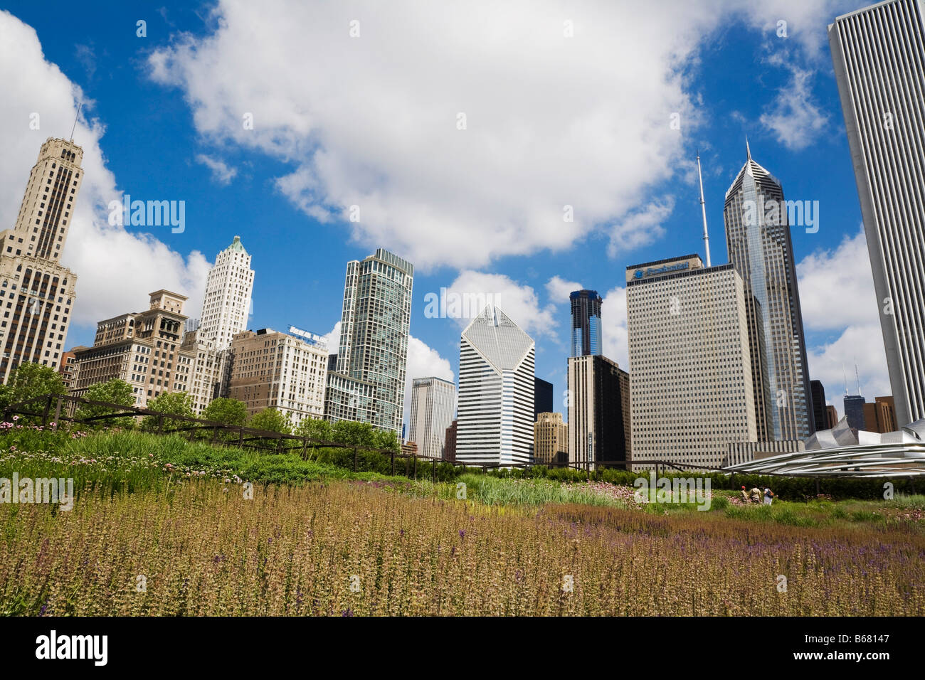 Chicago low rise apartment hi-res stock photography and images - Alamy