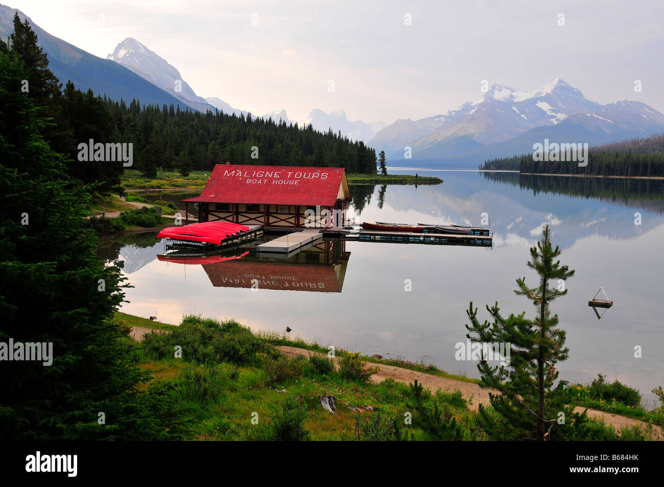Historic Curly Philips Boathouse on Maligne Lake lies near the lakeshore tours complex. Stock Photo