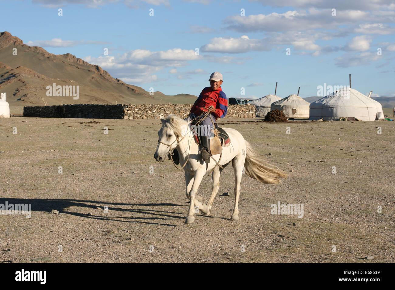 Mongolian tent hi-res stock photography and images - Alamy