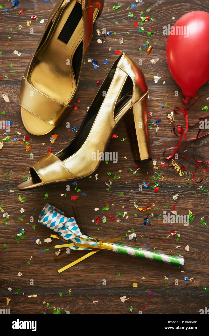 noisemaker chain platform sneakers