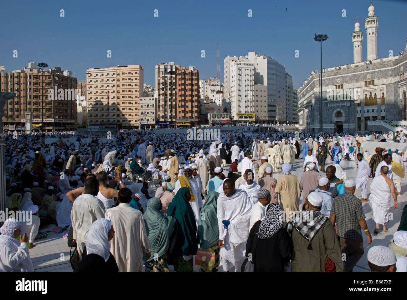 Muslim pilgrims approaching Masjid al Haram to pray the afternoon asr