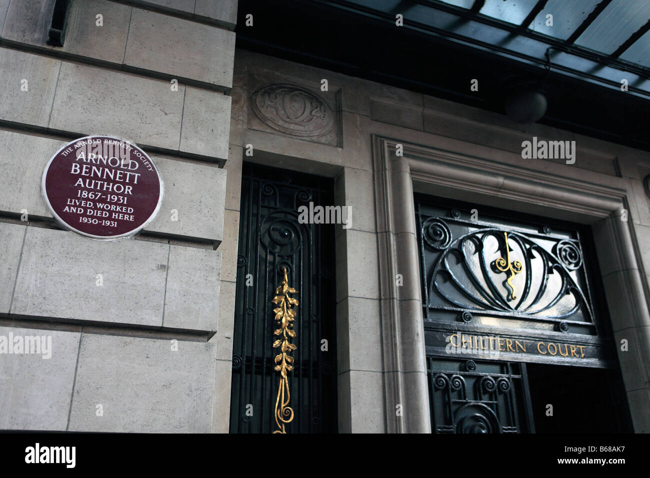 united kingdom london baker street brown plaque outside chiltern court where arnold bennett author lived and died Stock Photo