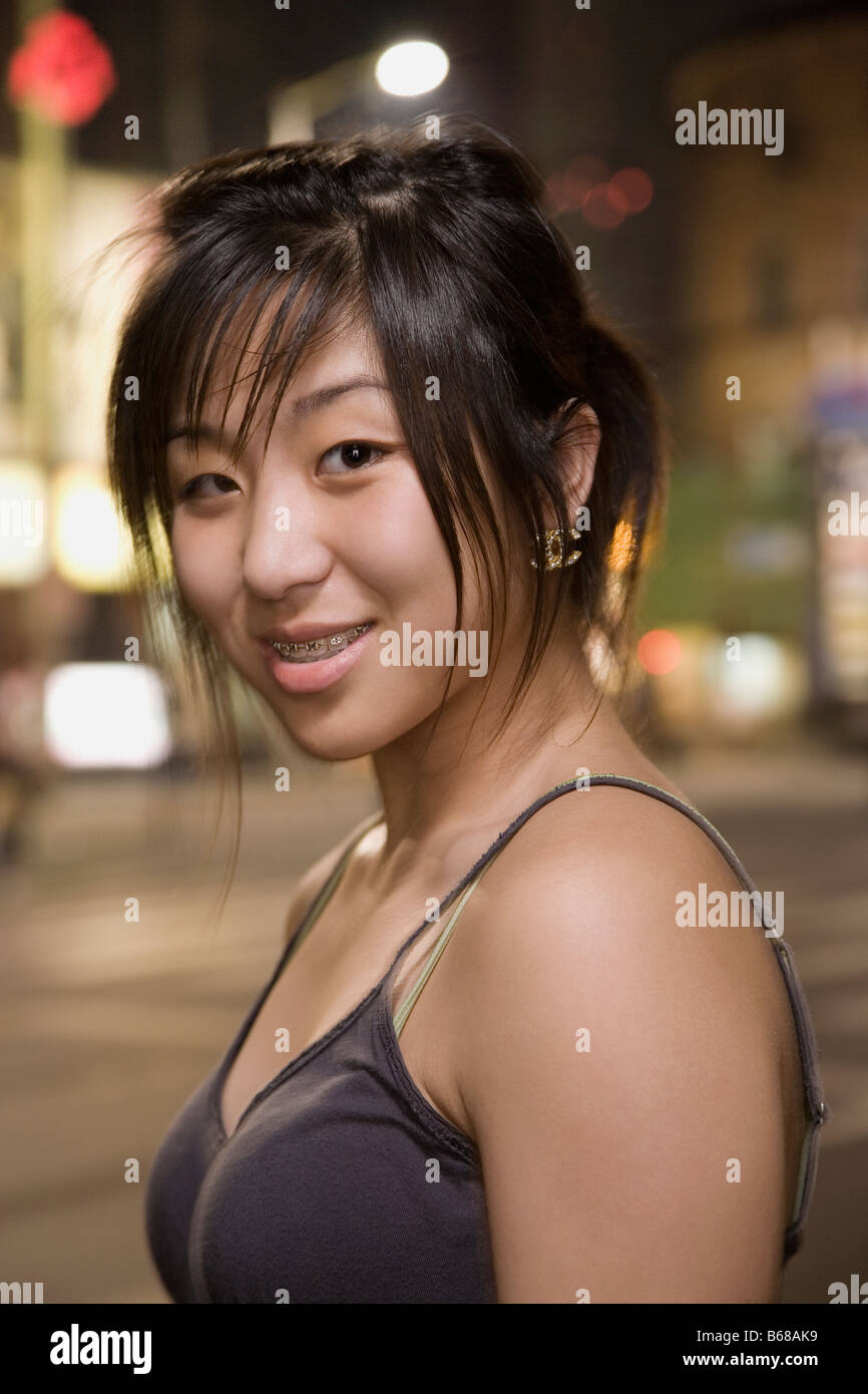Portrait of a young woman smiling Stock Photo - Alamy