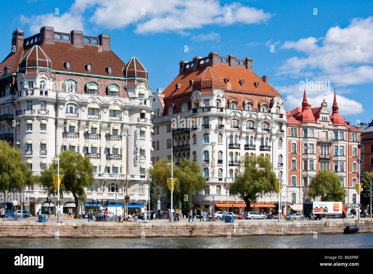 SWEDEN STOCKHOLM BEAUTIFUL HOUSES AT WATERFRONT STRANDVÄGEN Stock Photo