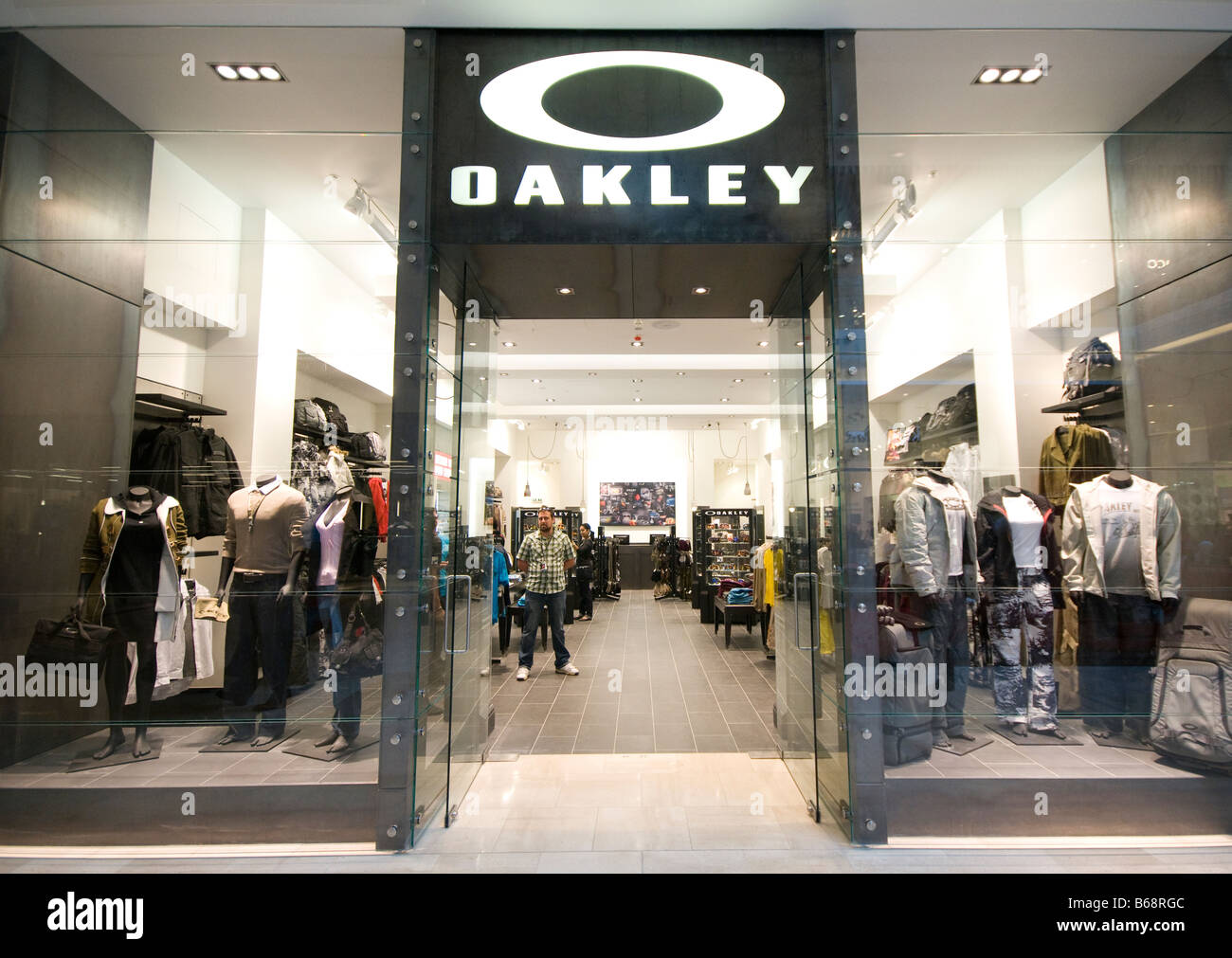 Oakley shop hi-res stock photography and images - Alamy