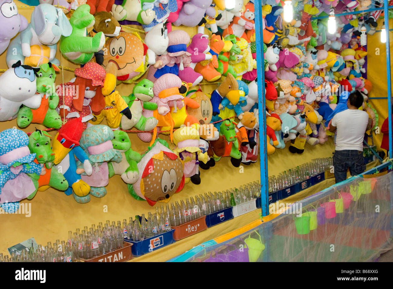 Carnival prize stuffed animal hi-res stock photography and images - Alamy