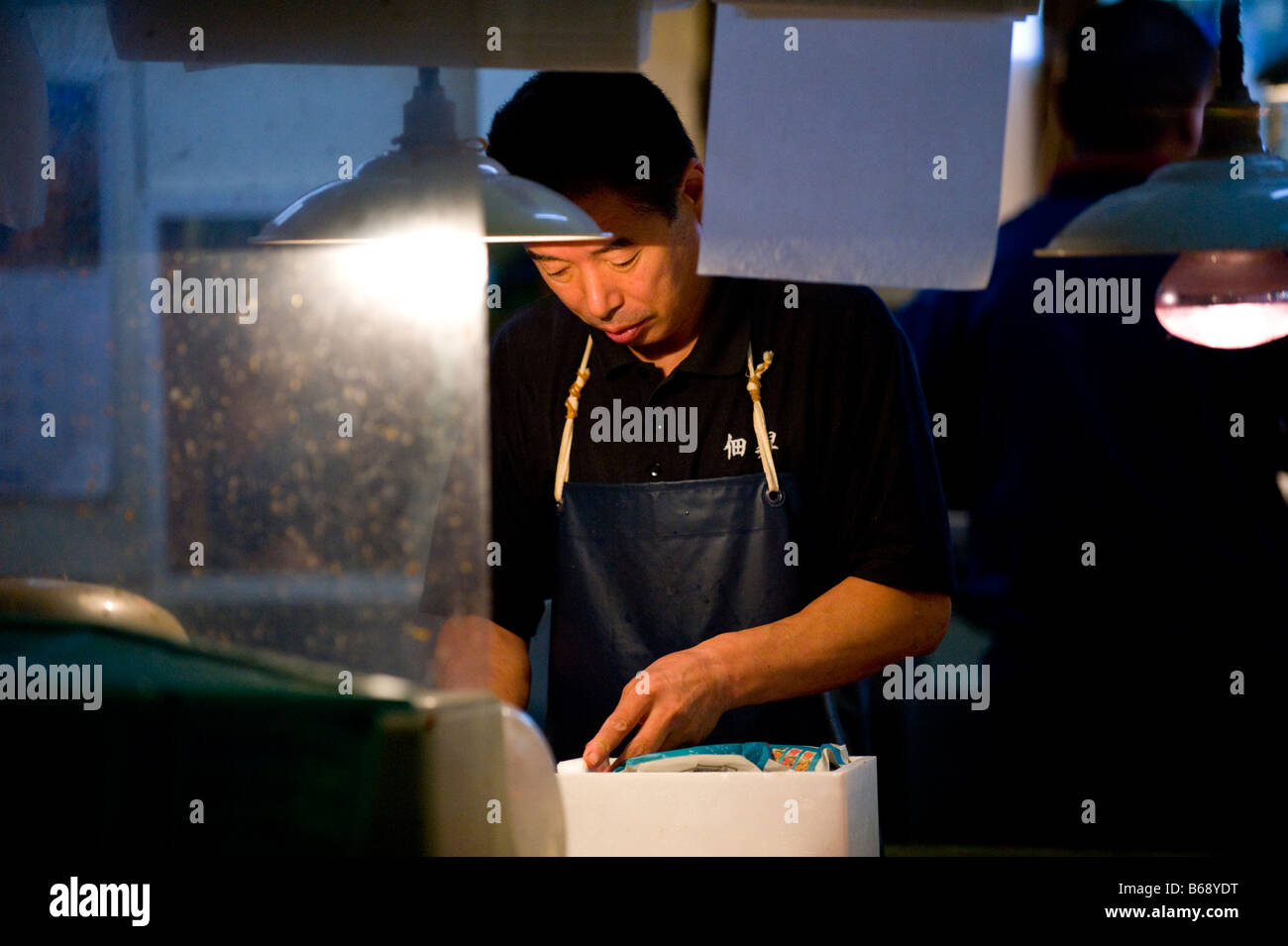 Man boxing fish at The Tsukiji Fish Market in Tokyo, Japan Stock Photo ...