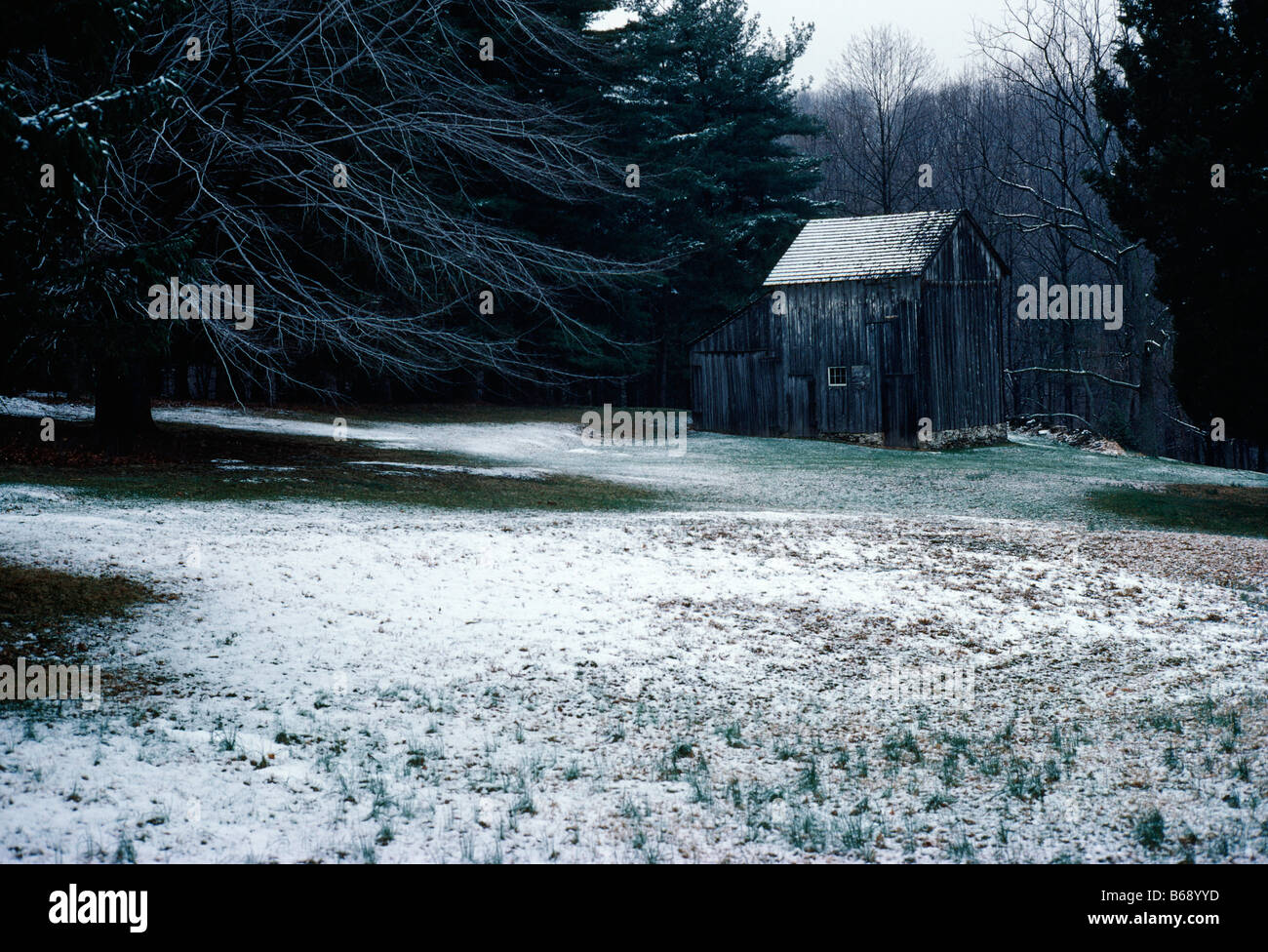 Weathered barn and fresh spring snow in northern Delaware, near Chadds Ford, Pennsylvania, USA Stock Photo