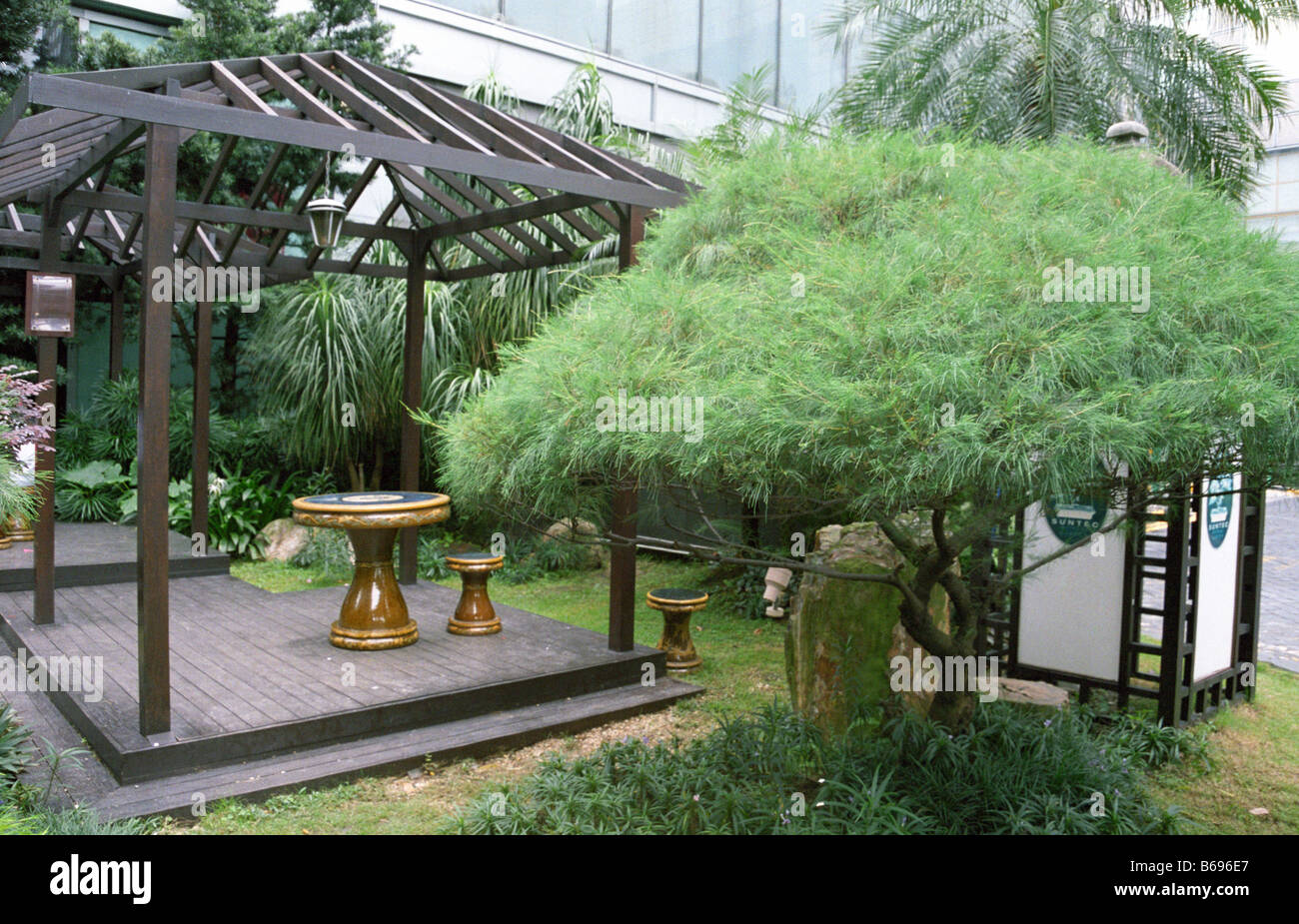 Bonsai garden hires stock photography and images Alamy