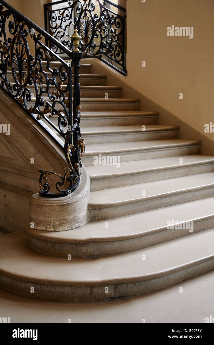Boundary wall railing hi-res stock photography and images - Alamy