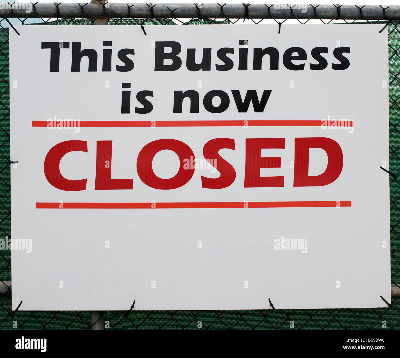 Closure sign over entrance to a business that has ceased trading Space