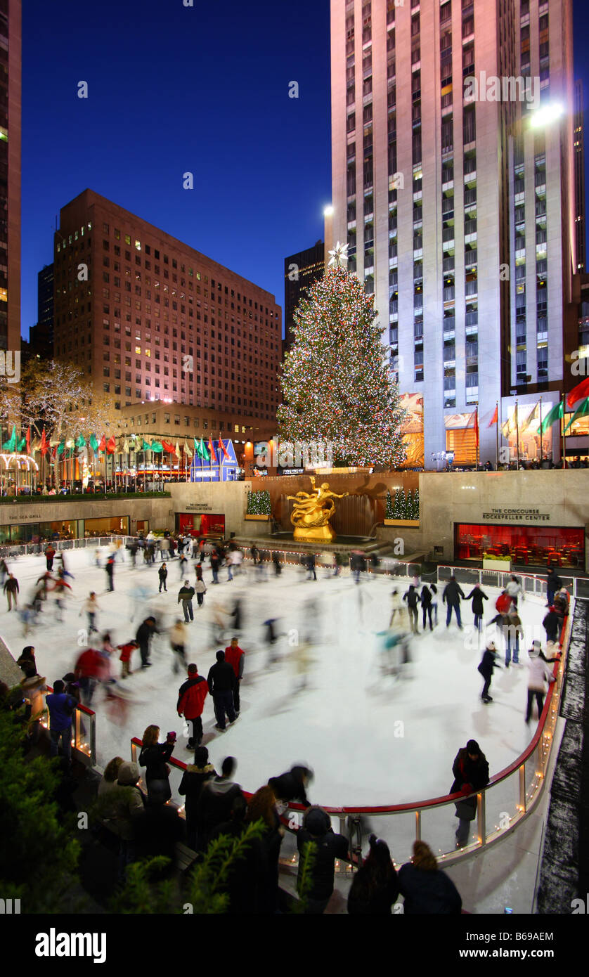 Rockefeller Center Christmas Tree and Ice Skating Rink Stock Photo Alamy