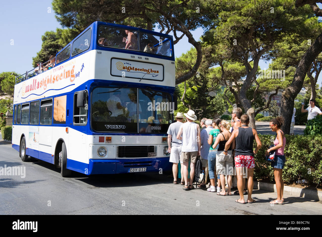 Tourists queuing to board a Malta sightseeing tour bus, Mdina, Malta Stock Photo