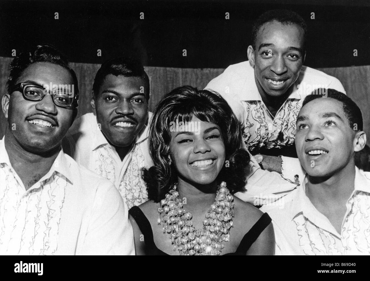 SMOKEY ROBINSON AND THE MIRACLES  From l: Bobby Rogers, Warren 'Pete' Moore, wife Claudette, Ronnie White and Smokey Stock Photo