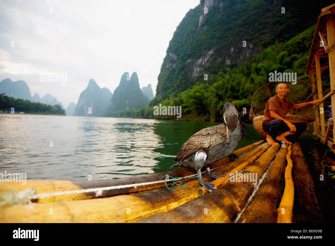 Bamboo raft china transport hi-res stock photography and images - Alamy