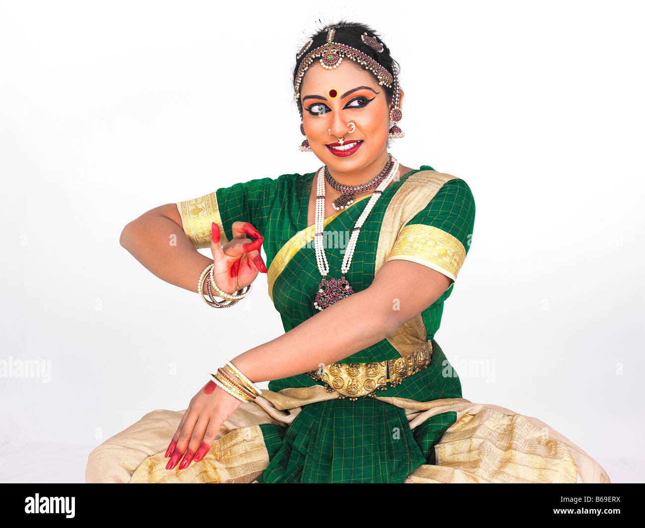 female classical bharathanatyam dancer of tamil nadu in south india B69ERX