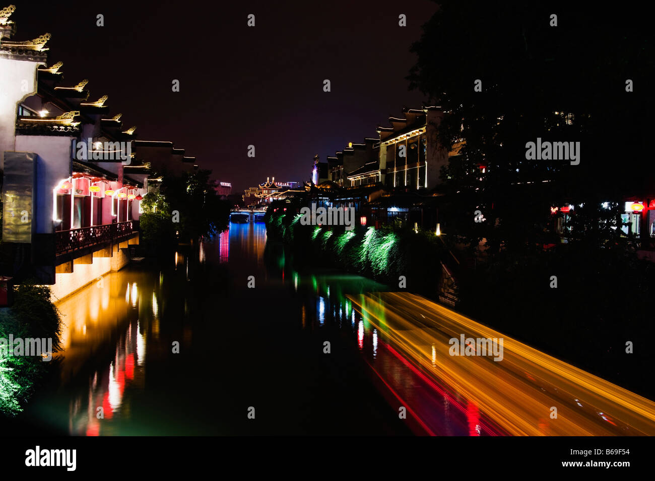 Reflection of buildings in water, Nanjing, Jiangsu Province, China Stock Photo