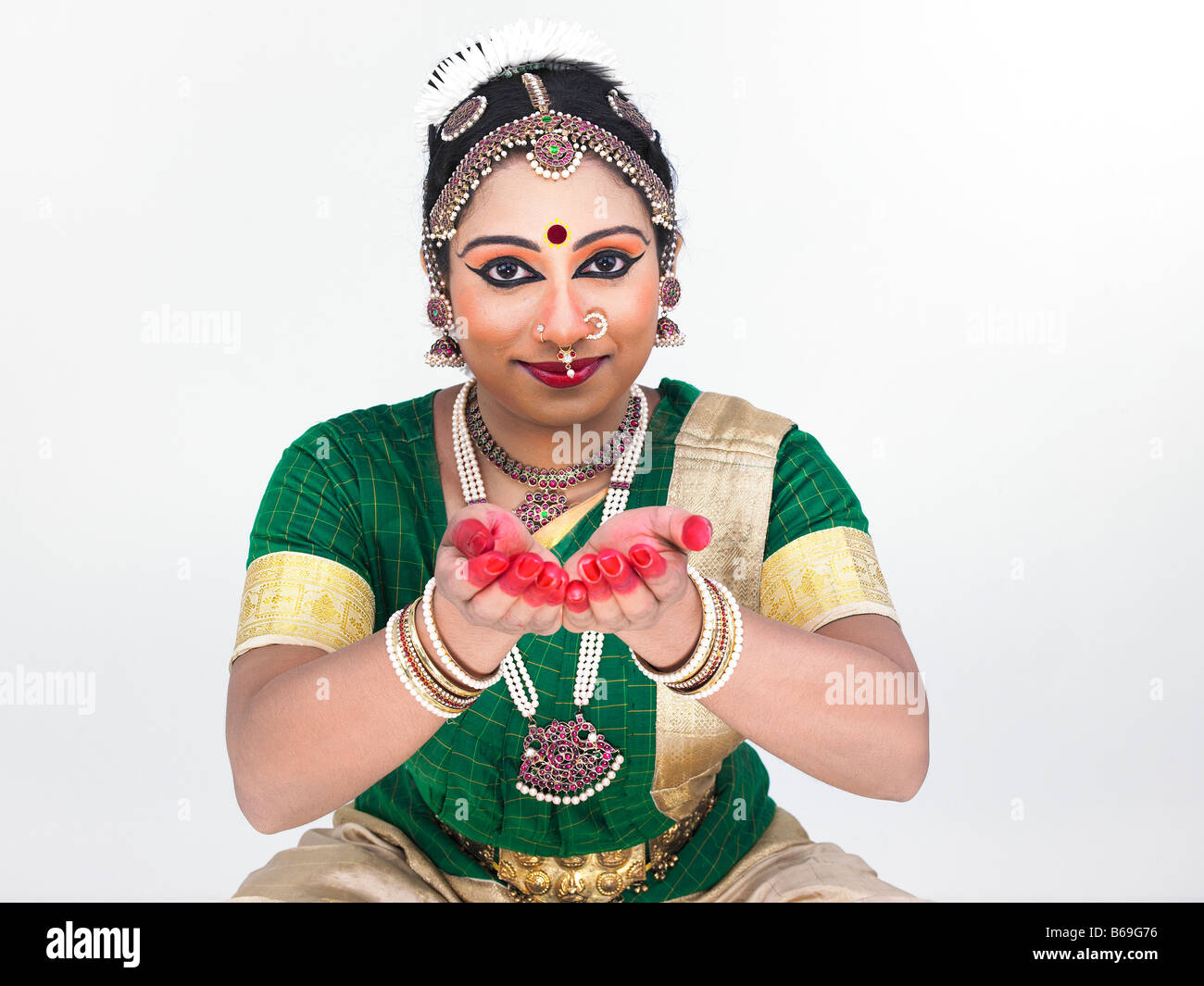 Bharatanatyam-Shobana | Indian classical dancer, Dance photography poses,  Bharatanatyam dancer