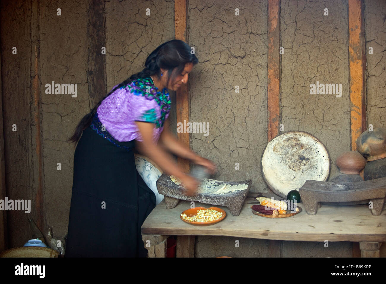 Mexico, Chiapas,  Zinacantan, Woman making tortillas. Belonging to the ethnic group of Tzotzil Indians Stock Photo