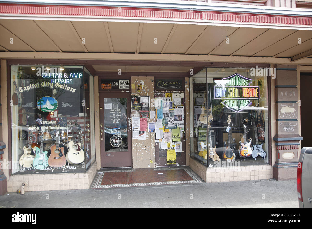 US USA United States Vereinigte Staaten Staat Of Von America Amerika Washington Olympia Gitarren Guitar Shop Geschaeft Stock Photo