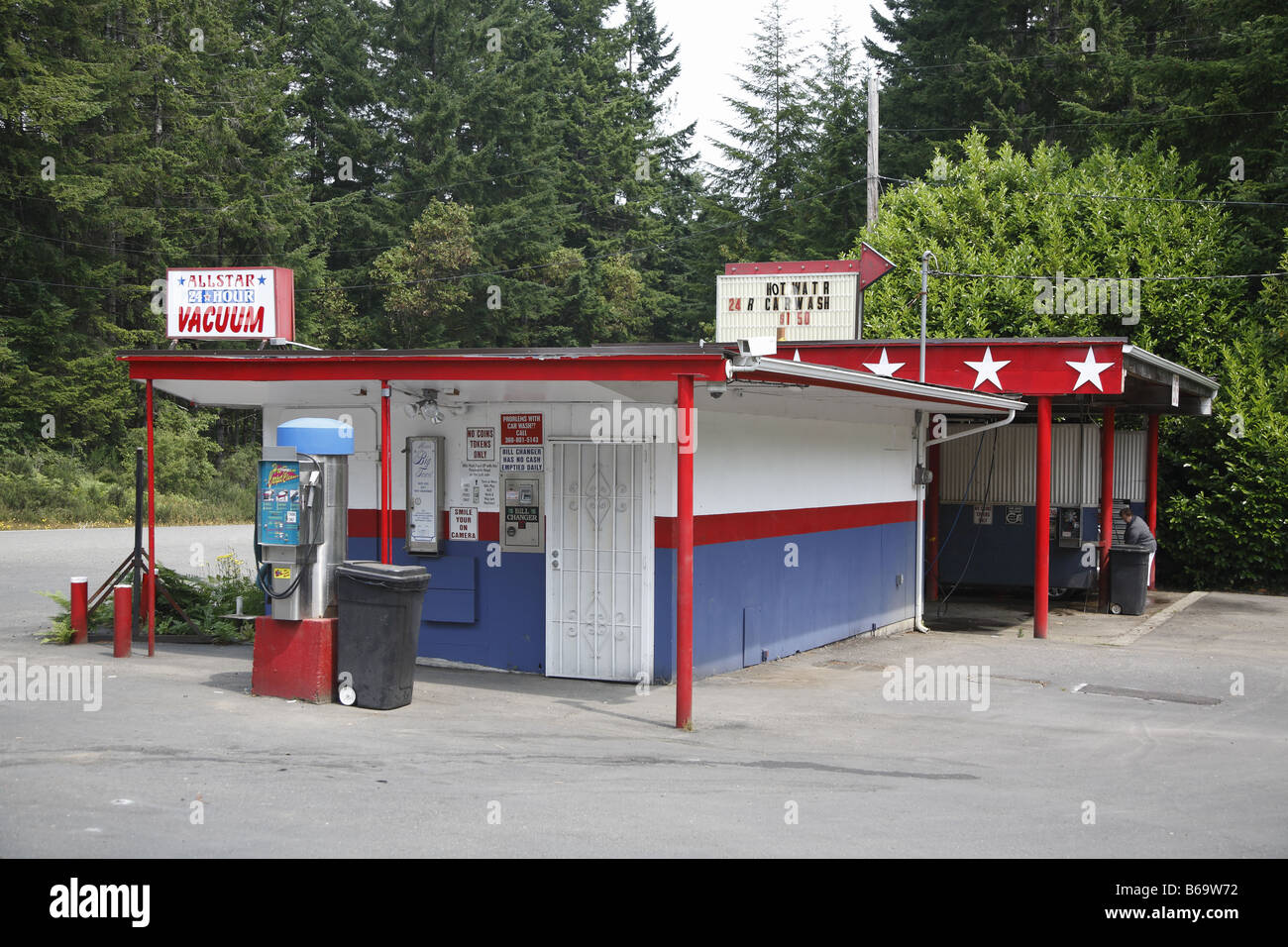 Car Wash US 101 Zwischen Between Olympia and Port Angeles Stock Photo