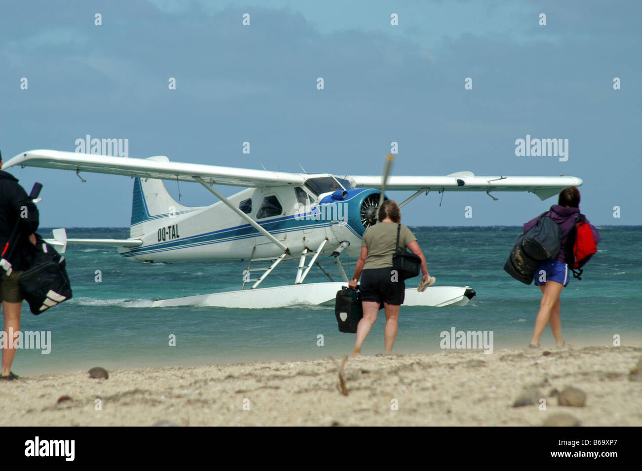 https://c8.alamy.com/comp/B69XP7/people-boarding-sea-plane-fiji-B69XP7.jpg