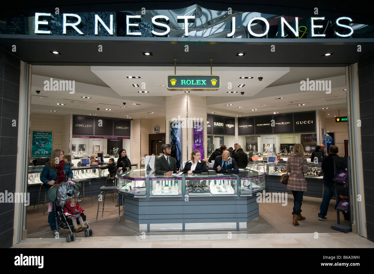 Ernest jones shop hi res stock photography and images Alamy