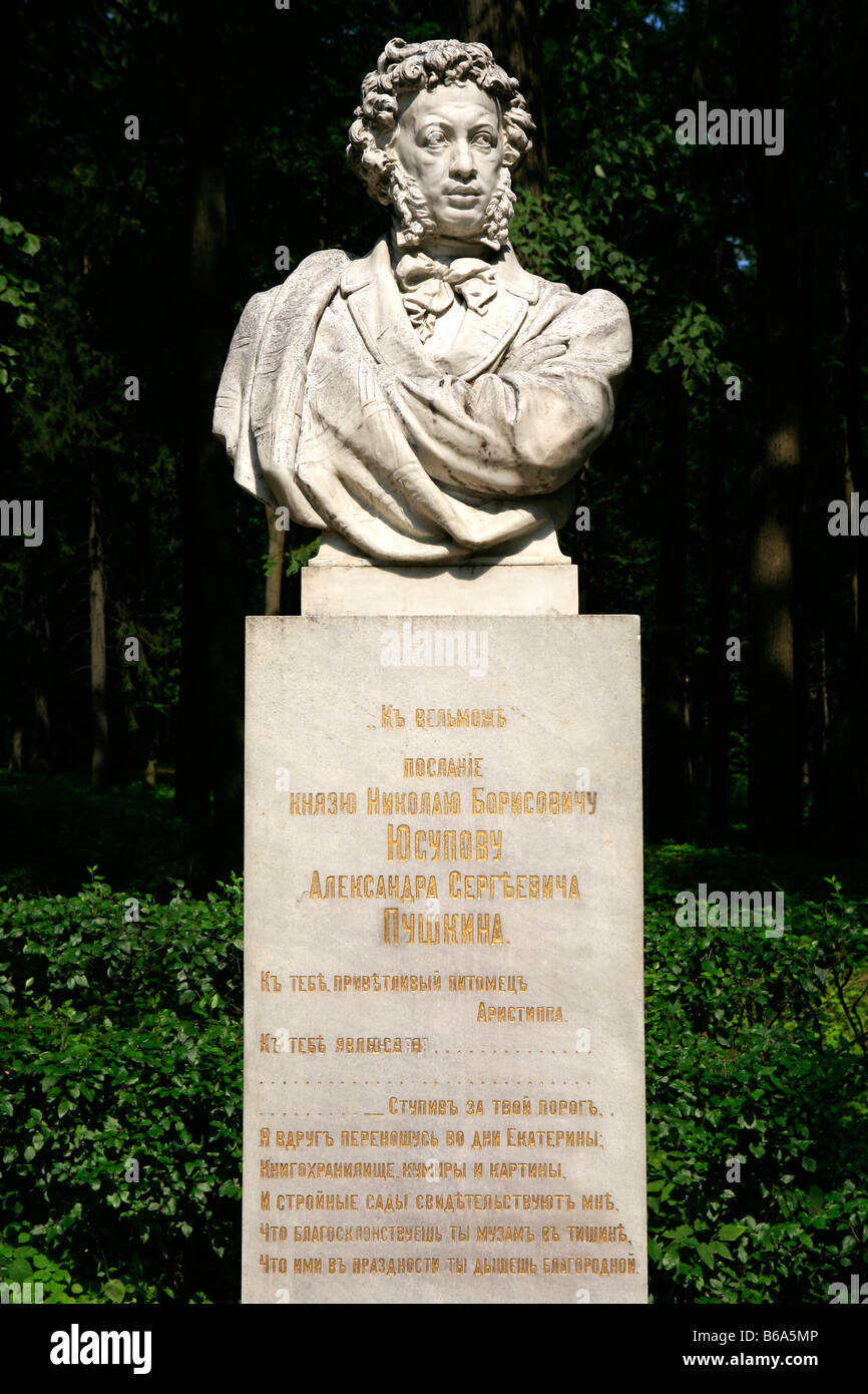 Statue of Russia's most famous poet Alexander Pushkin (1799-1837) at the gardens of 18th century Arkhangelskoye Palace near Moscow, Russia Stock Photo