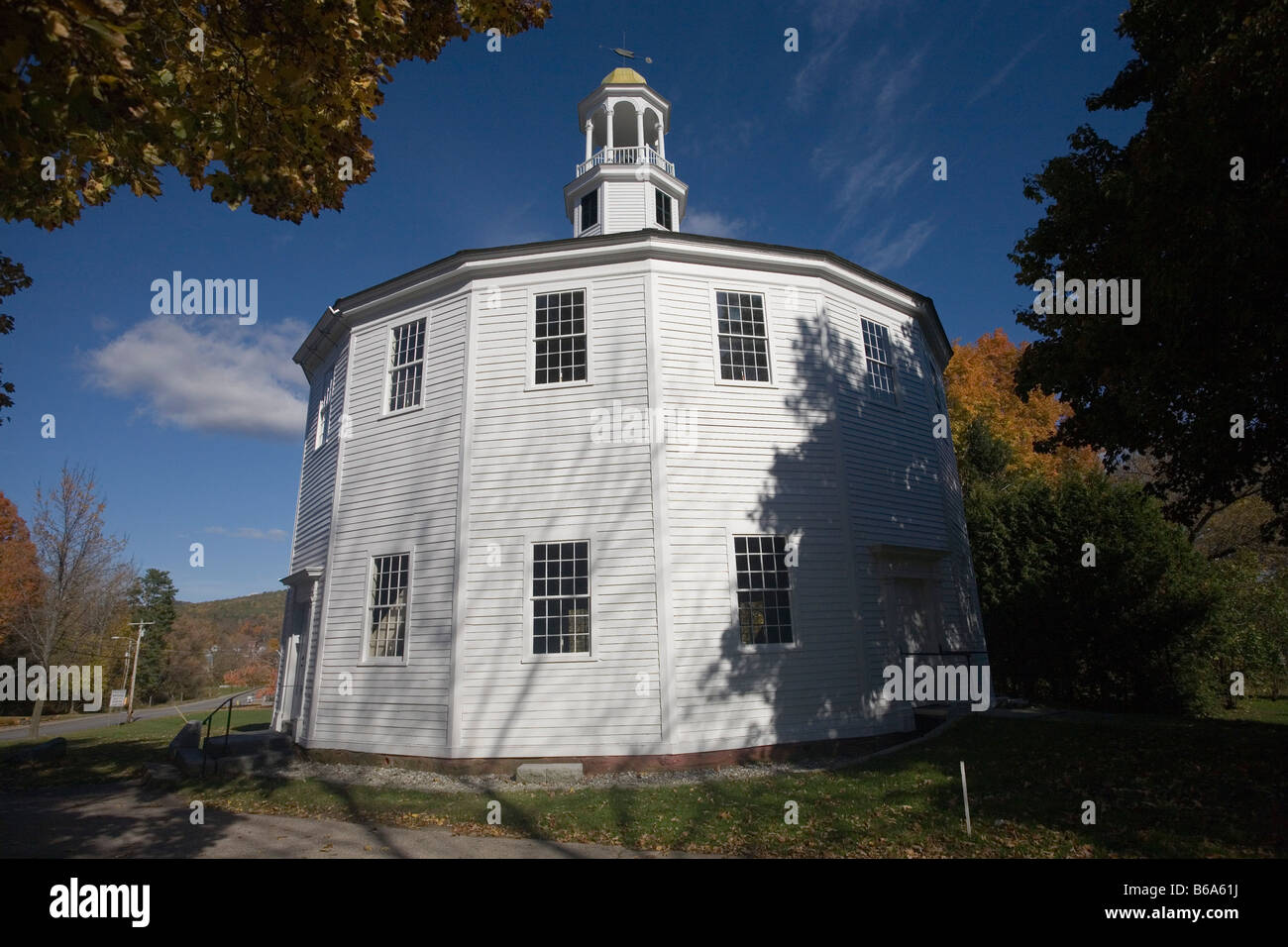 Round church at Richmond Vermont New England USA Stock Photo Alamy