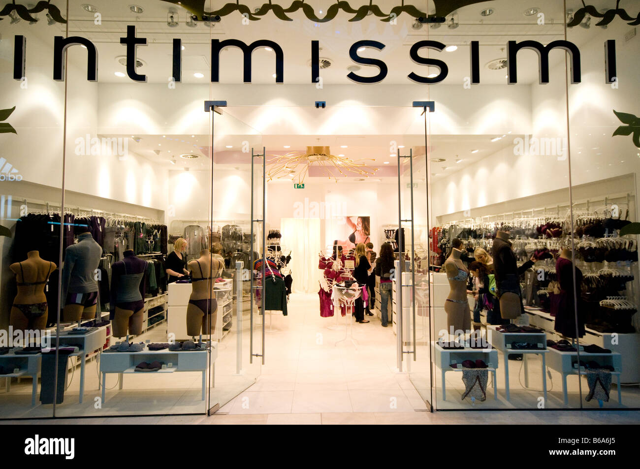 Intimissimi High Resolution Stock Photography and Images - Alamy