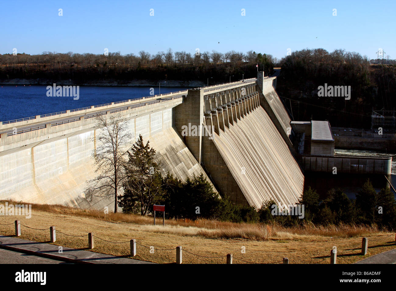 Bulls shoals hydroelectric dam hires stock photography and images Alamy