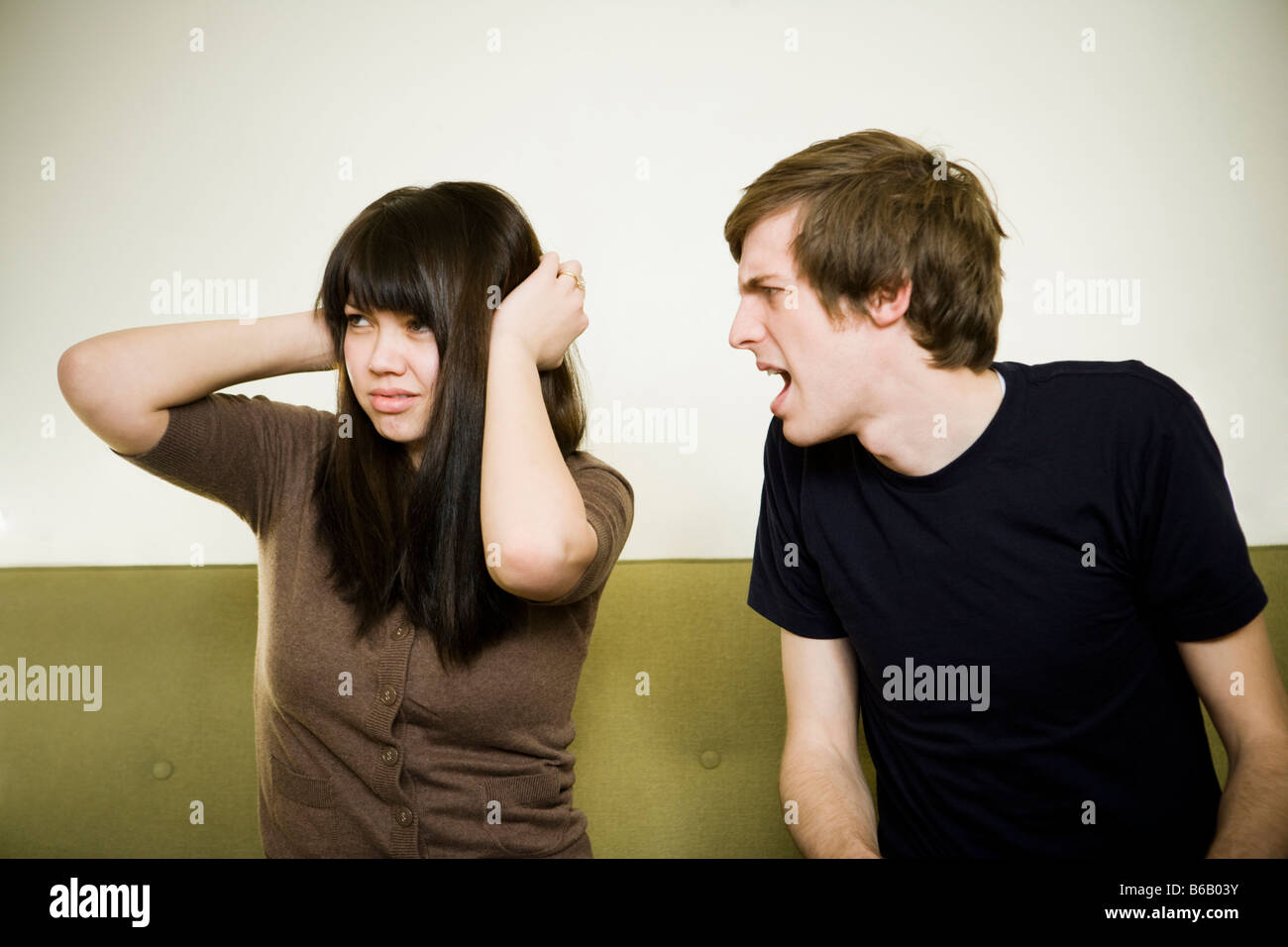 Супружеские отношения. Девушка боится мужчину. Девушка выбирает мужчину. Выбор мужчины женщиной. Девушка боится мужчину.