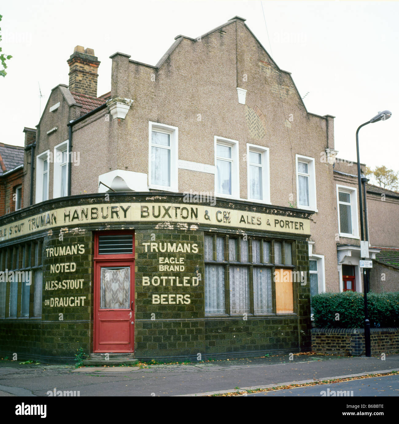 A Trumans Pub on Edward Row, Walthamstow, London, England UK KATHY DEWITT Stock Photo