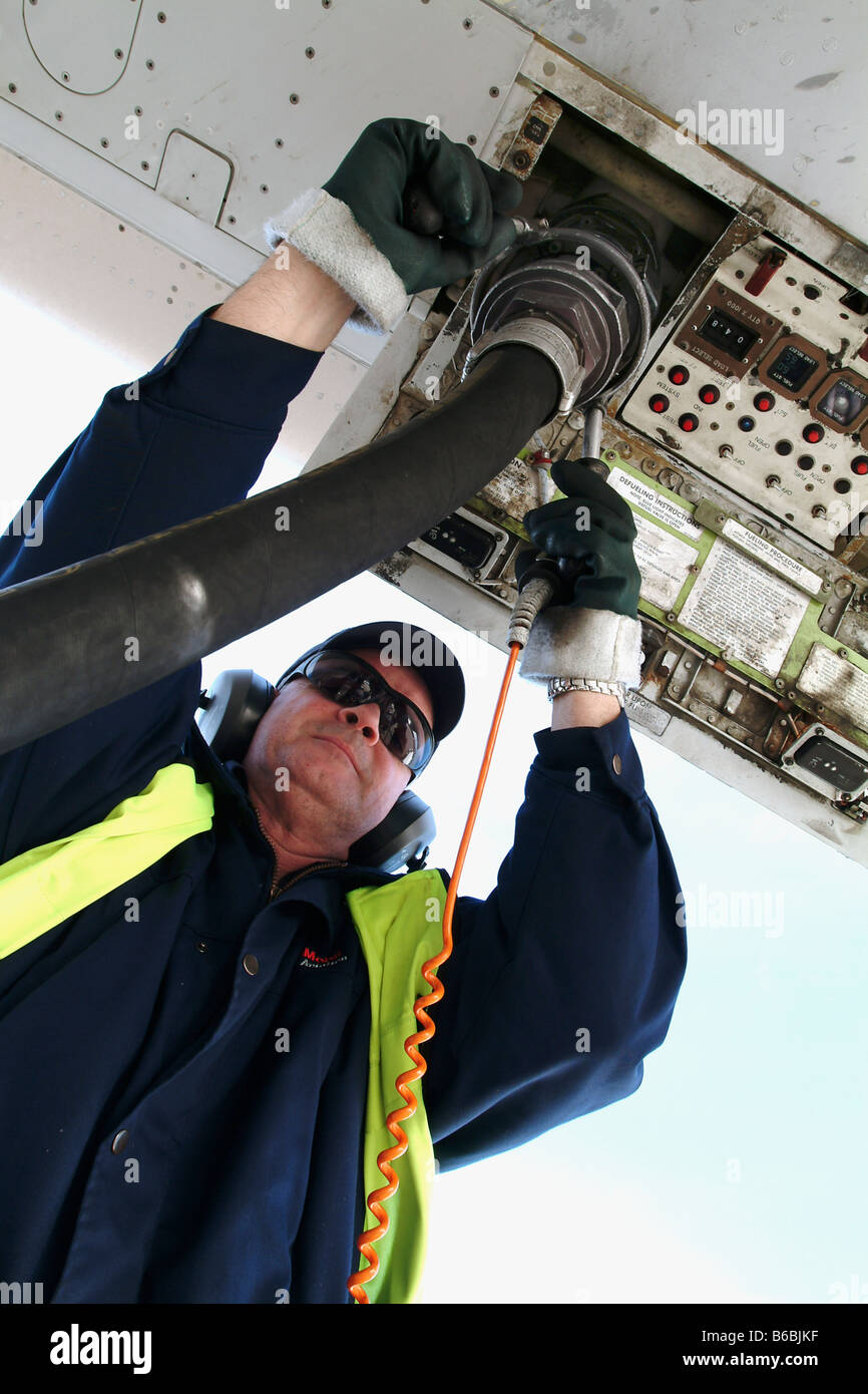 Technician refuelling aircraft Stock Photo