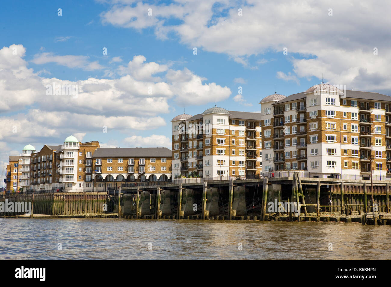 Modern luxury apartments on the bank of The River Thames Stock Photo