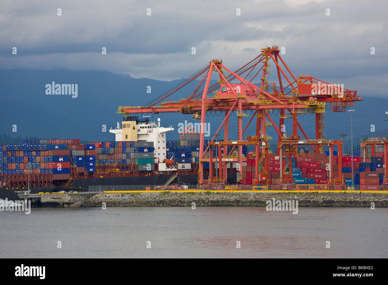 Port of Vancouver and loaded container ship Vancouver 'British Columbia' Canada Stock Photo