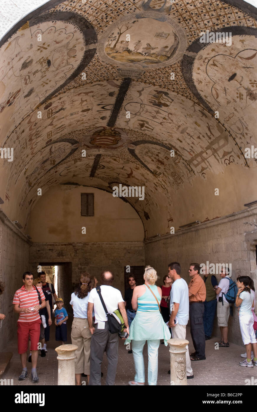 Assisi piazza del comune hi res stock photography and images Alamy
