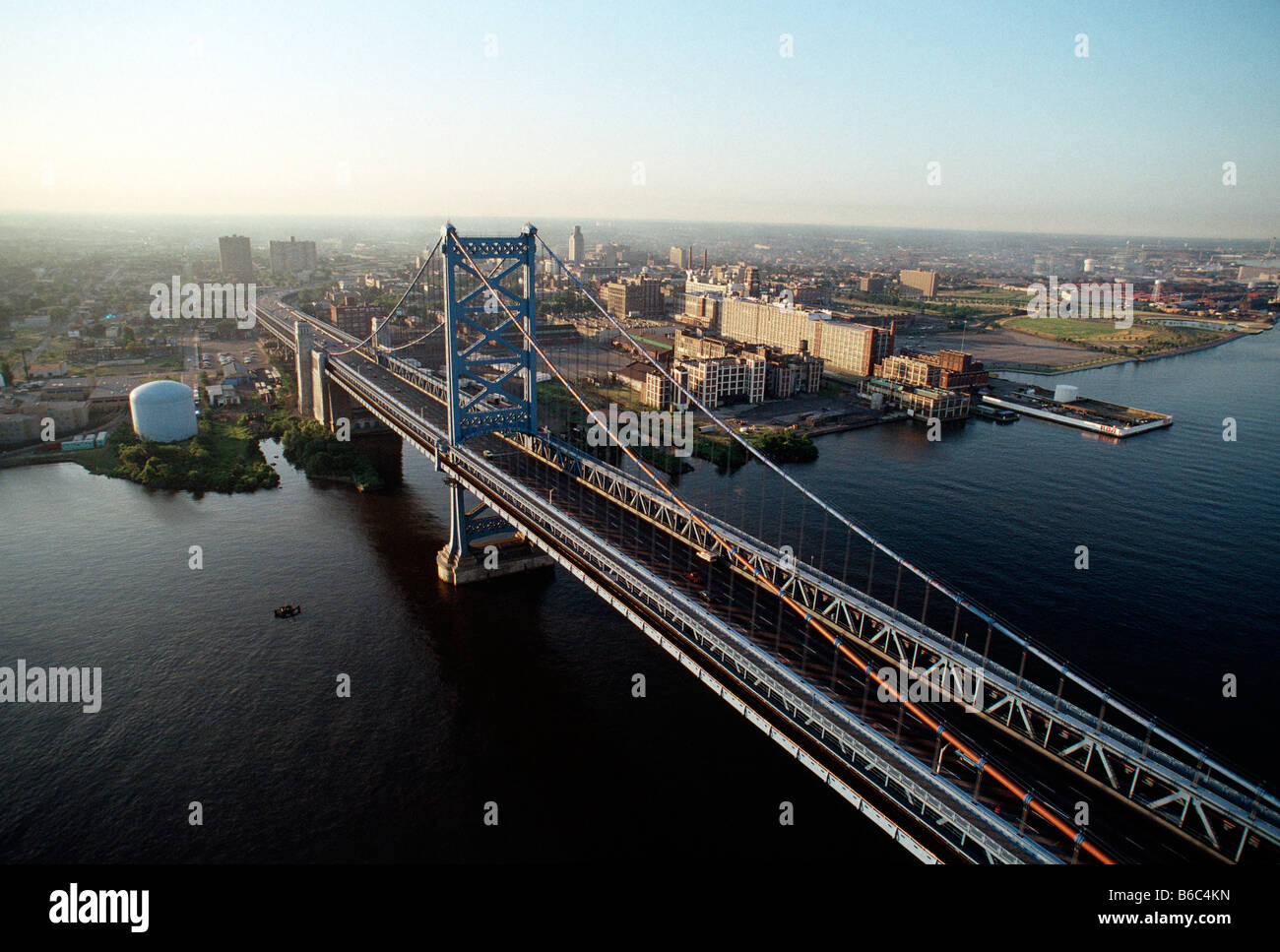 Bridge between pennsylvania and new jersey hires stock photography and