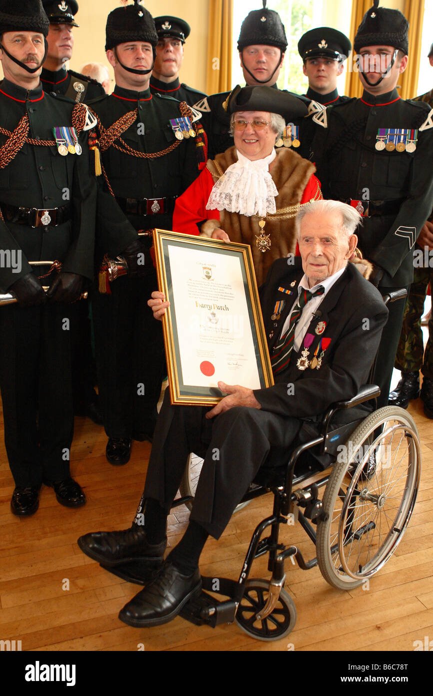 Harry Patch British 1st World War 1 trench fighting survivor receiving the Freedom of the City of Wells Somerset on 10.7.2008 Stock Photo
