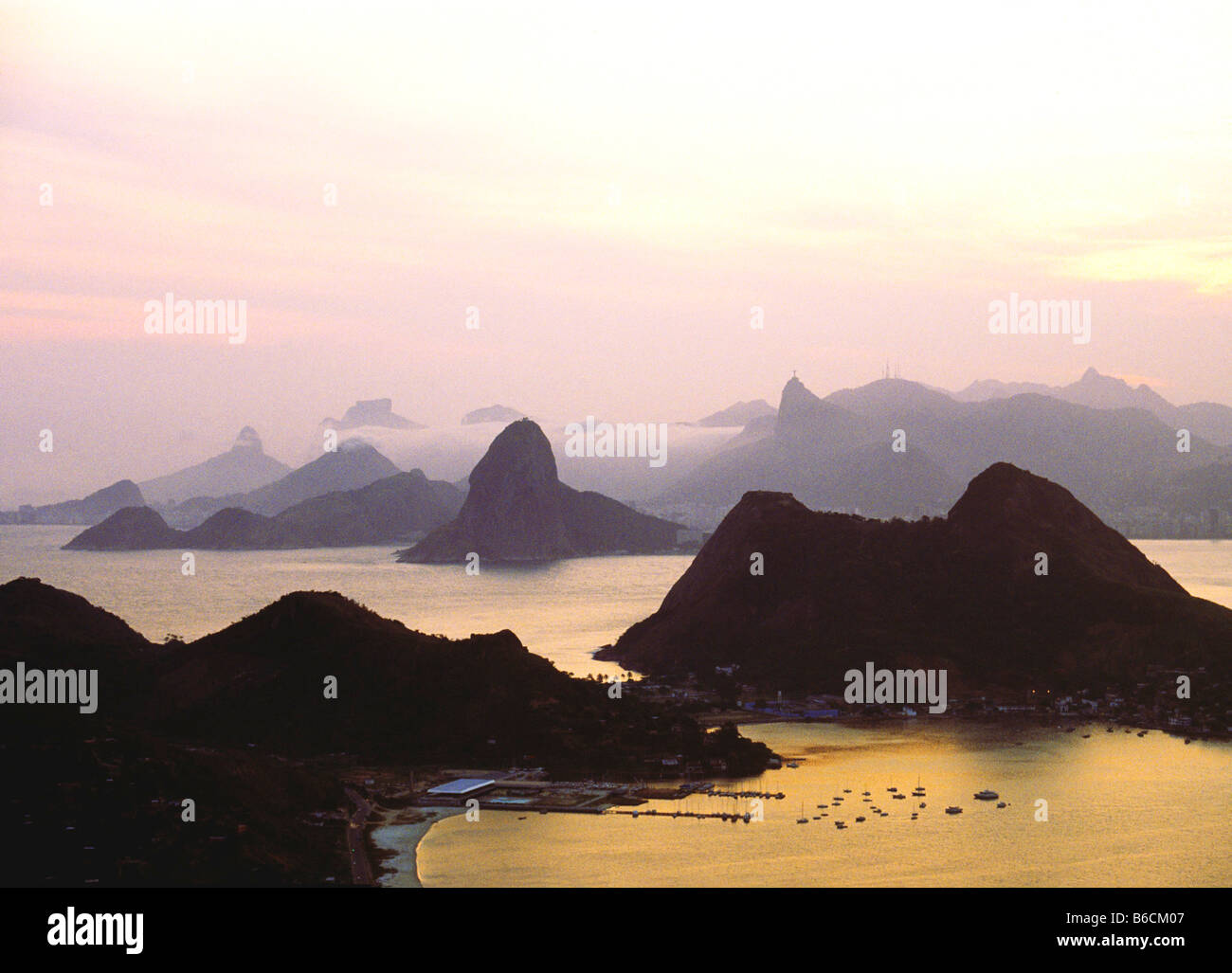 Rio above fog hi-res stock photography and images - Alamy