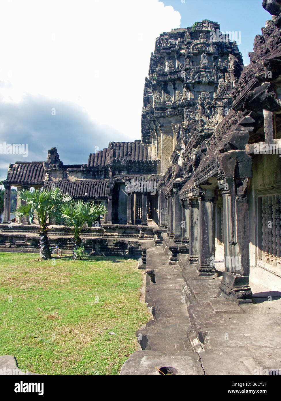 Old temple in ruins hi-res stock photography and images - Alamy