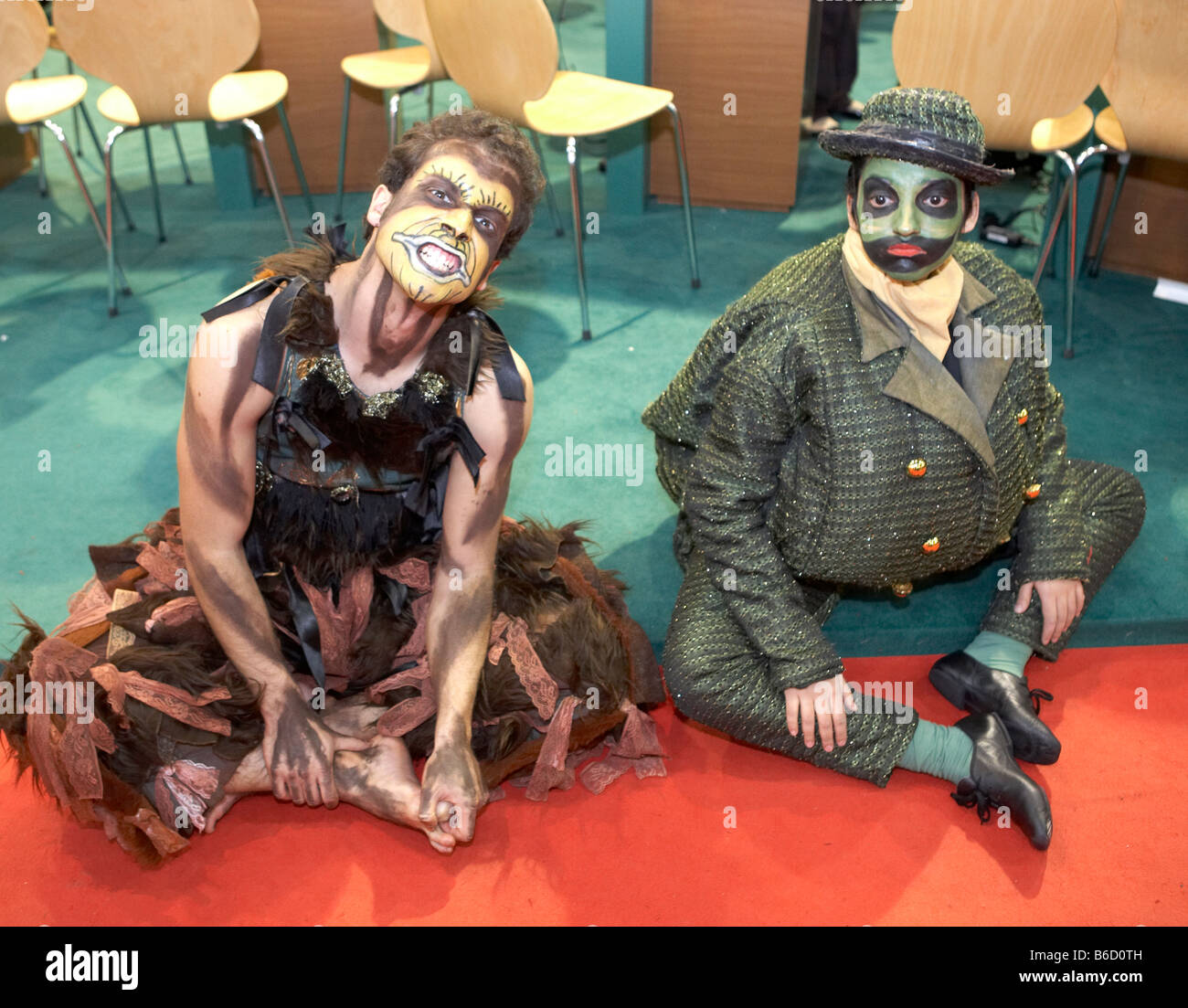 Dressed as monkeys hi-res stock photography and images - Alamy