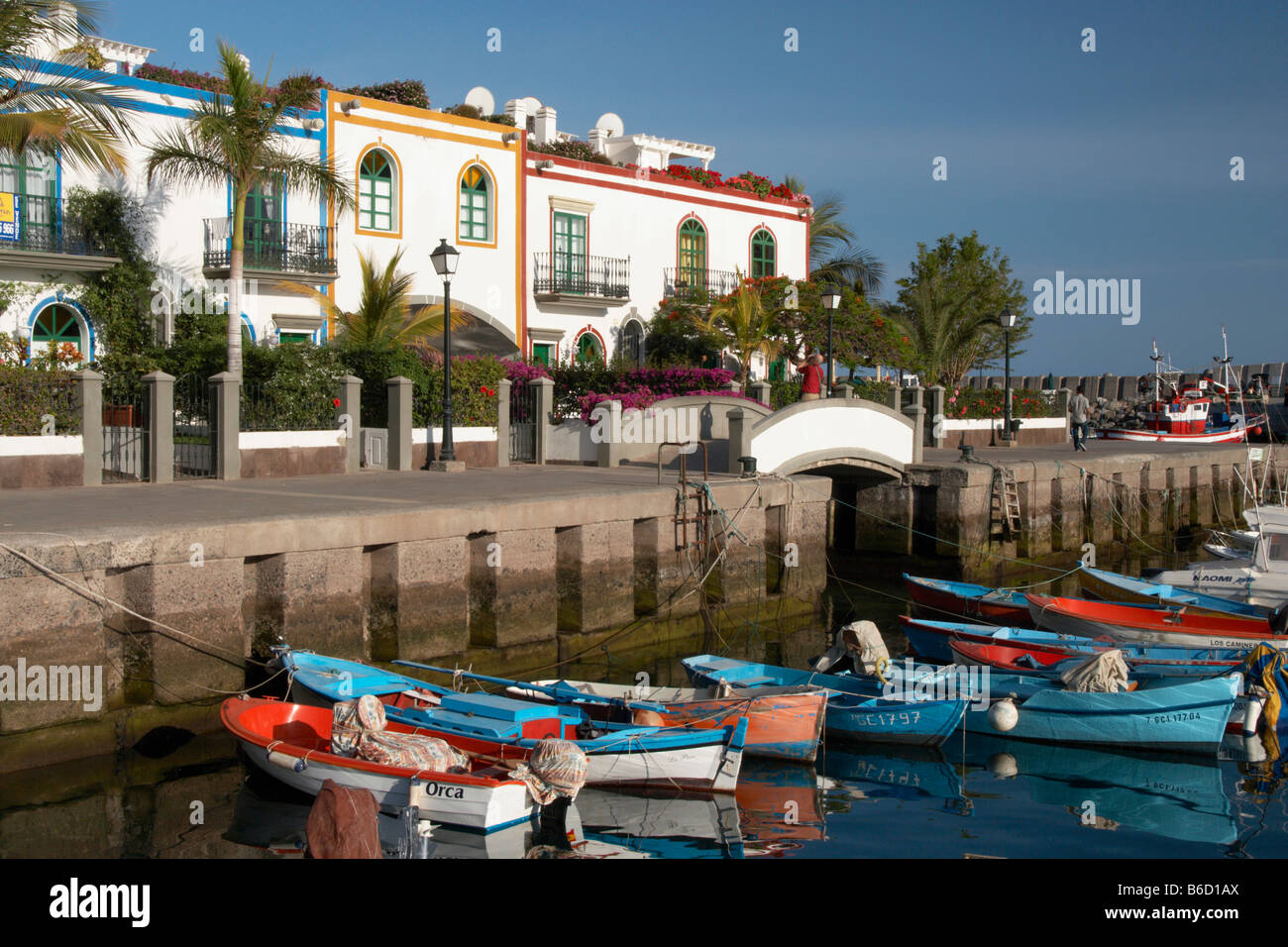 Puerto mogan boats hi-res stock photography and images - Alamy
