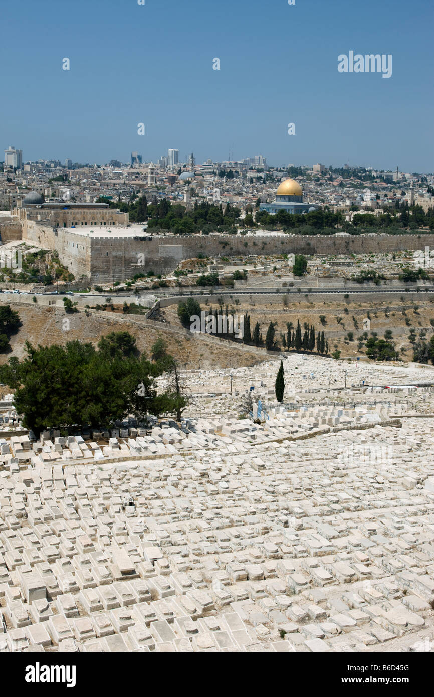 JEWISH CEMETERY ON MOUNT OF OLIVES OLD CITY JERUSALEM ISRAEL Stock ...