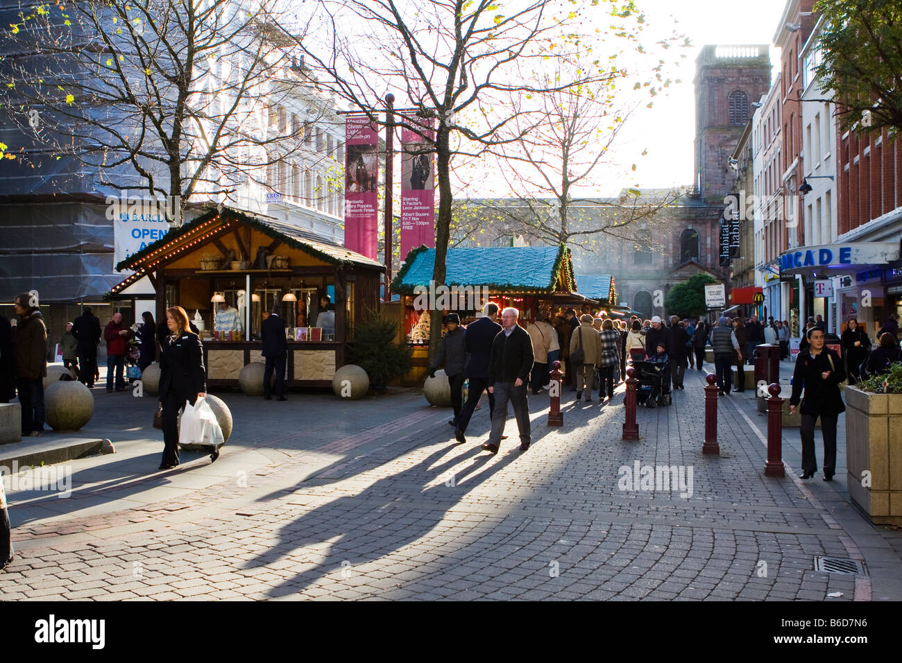 crowds of Christmas shoppers at the continental market in St Annes Square Manchester Stock Photo