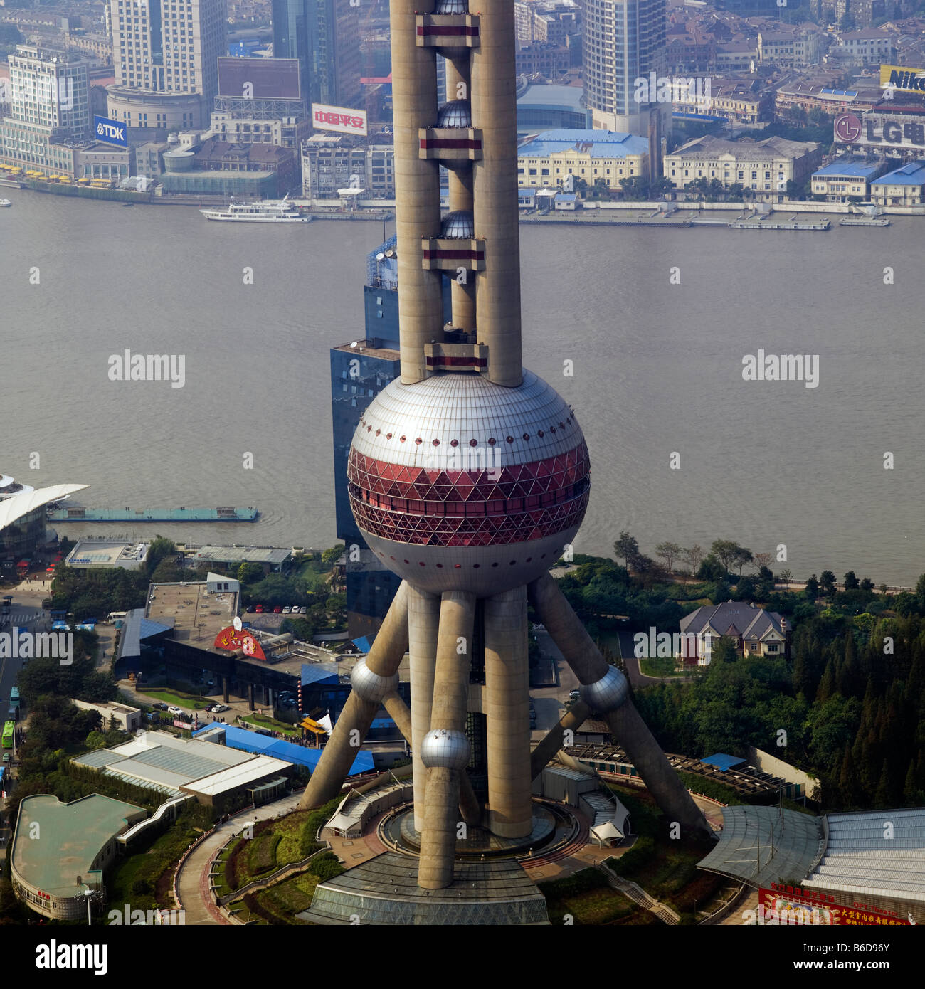 Oriental Pearl television radio tower shanghai china huangpu river Stock  Photo - Alamy